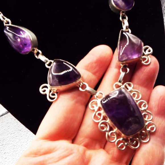 Elegant Purple Silver Necklace - Picture 3 of 3